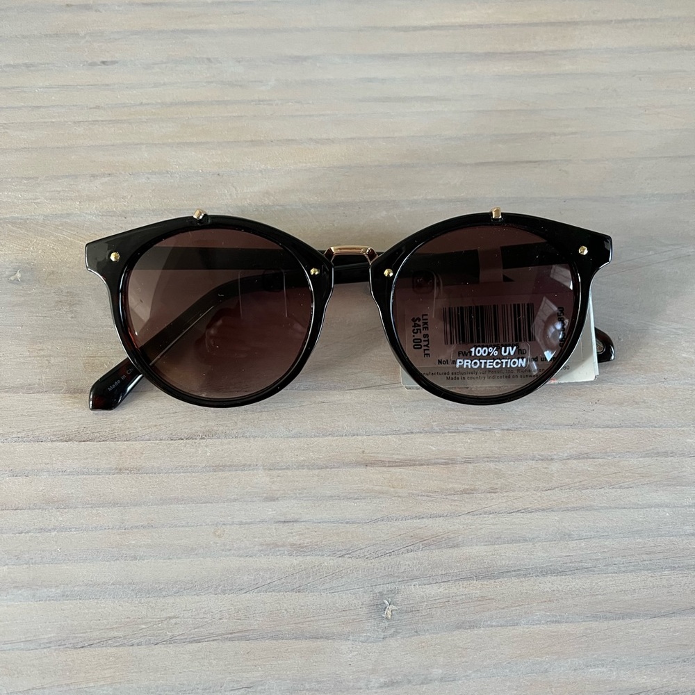 NWT Fossil sunglasses.